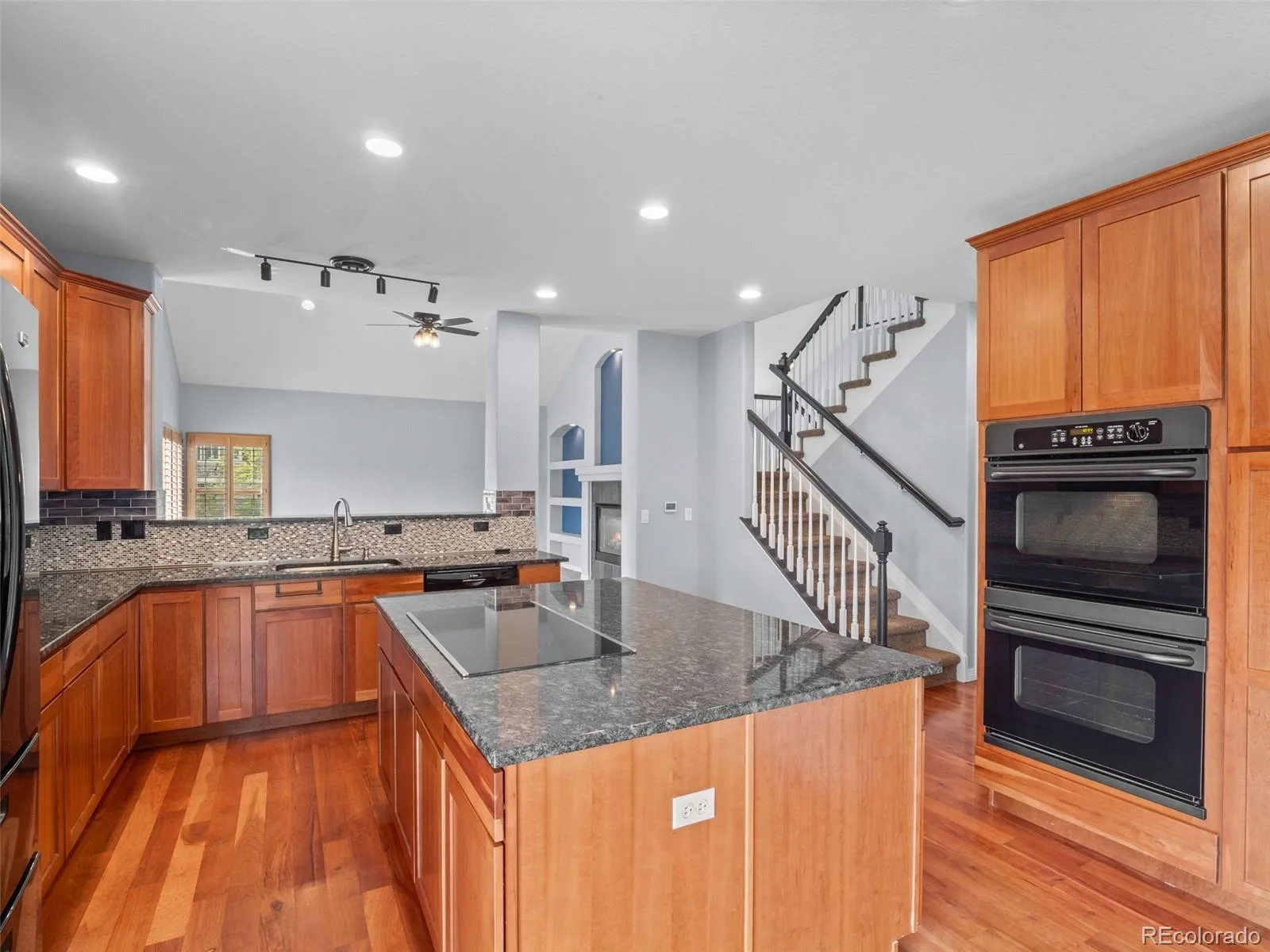 6537 Umber Circle Arvada CO 80007 MLS #REC2217135 06092026070340 1600 16