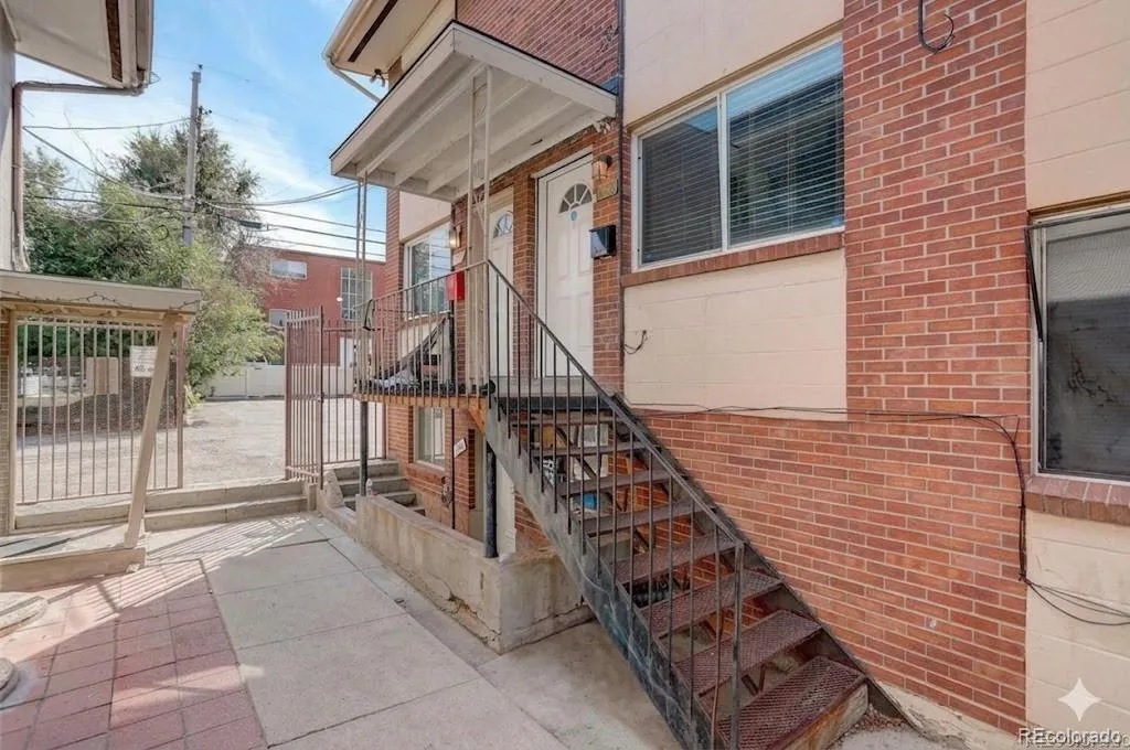 1638 Chester Street Aurora CO 80010 | MLS #REC2219474 04142026204314 1024 7