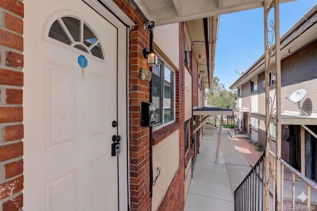 1638 Chester Street Aurora CO 80010 | MLS #REC2219474 04142026204314 1024 8