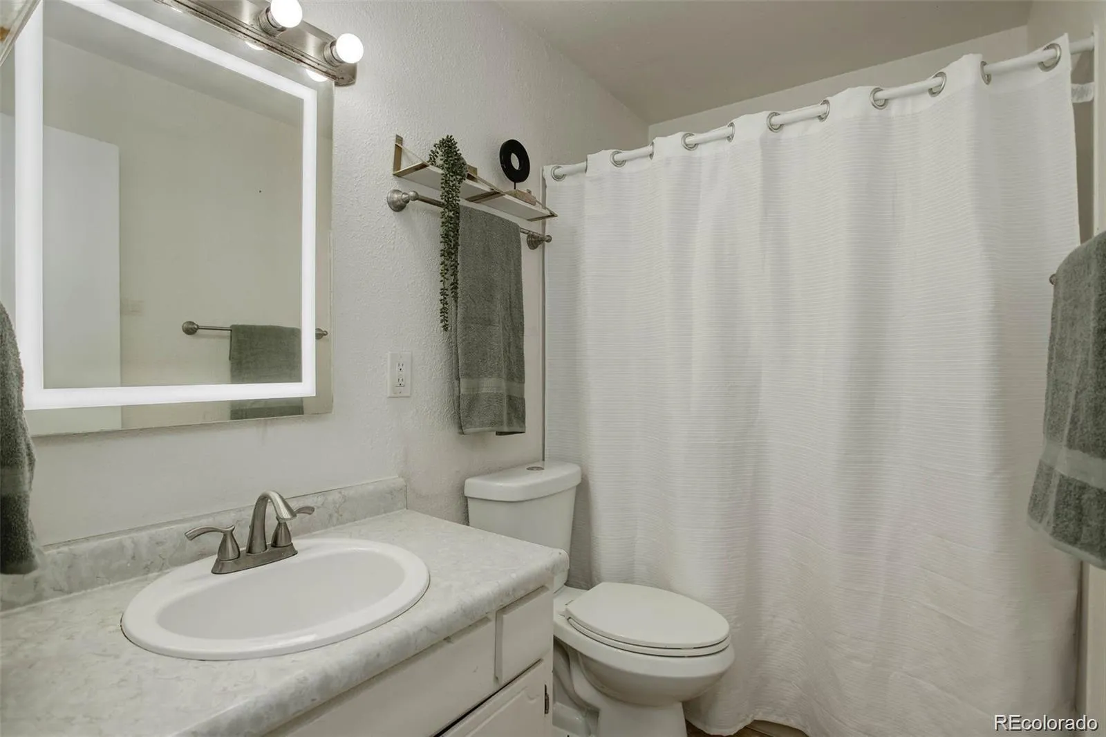 1638 Chester Street Aurora CO 80010 | MLS #REC2219474 04142026204314 1600 3