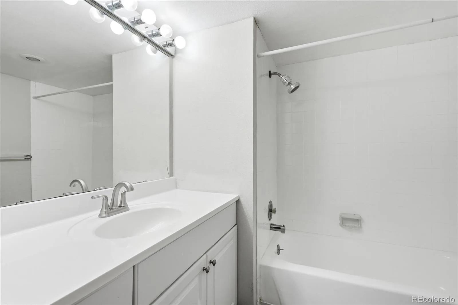 532 Oakwood Drive #D105 Castle Rock CO 80104 | MLS #REC2226042 06252026215636 1600 12