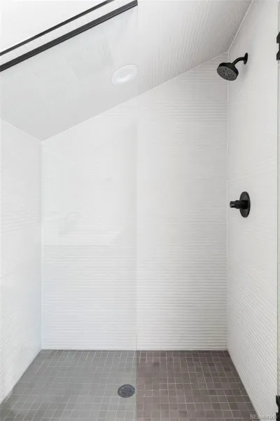 04082026145026 800 24