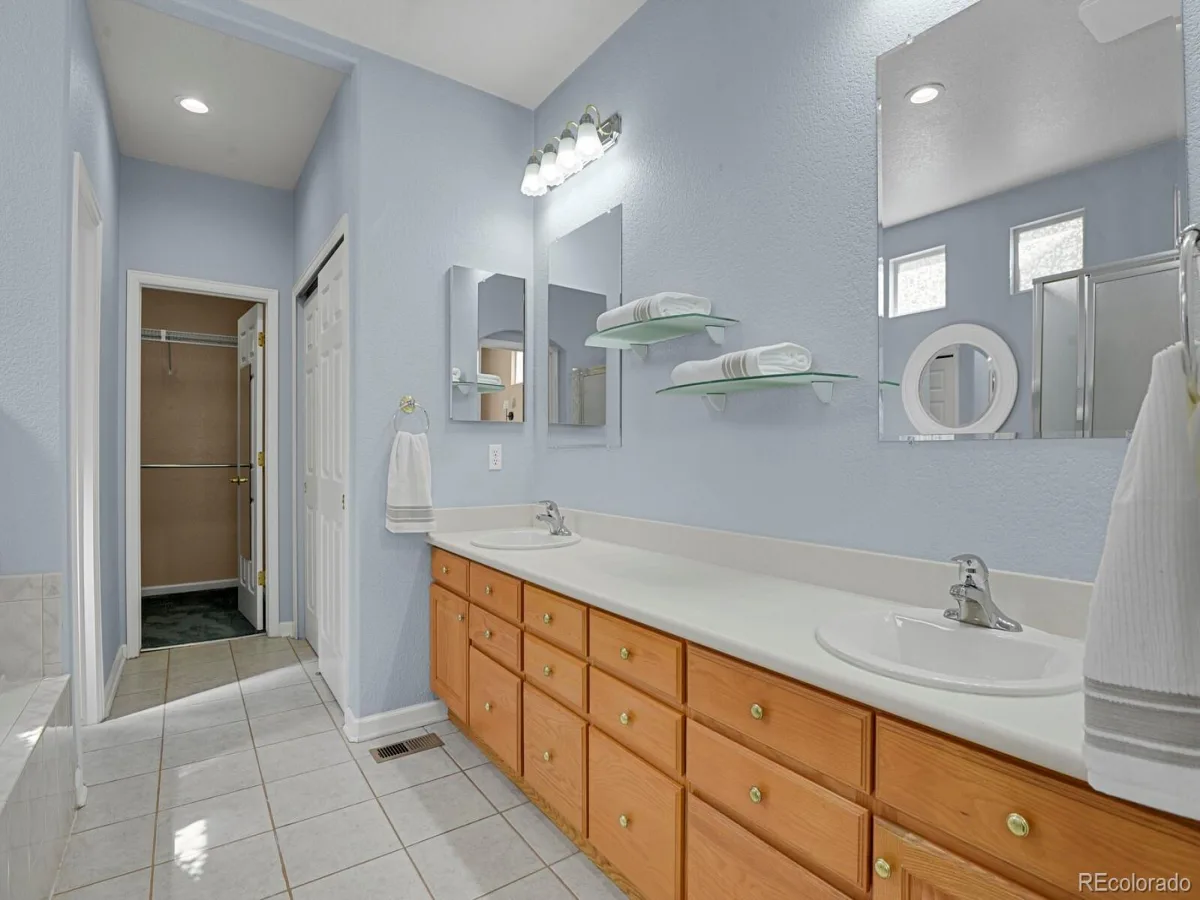 2668 S Troy Court Aurora CO 80014 | MLS #REC2239616 09242026080850 1200 3