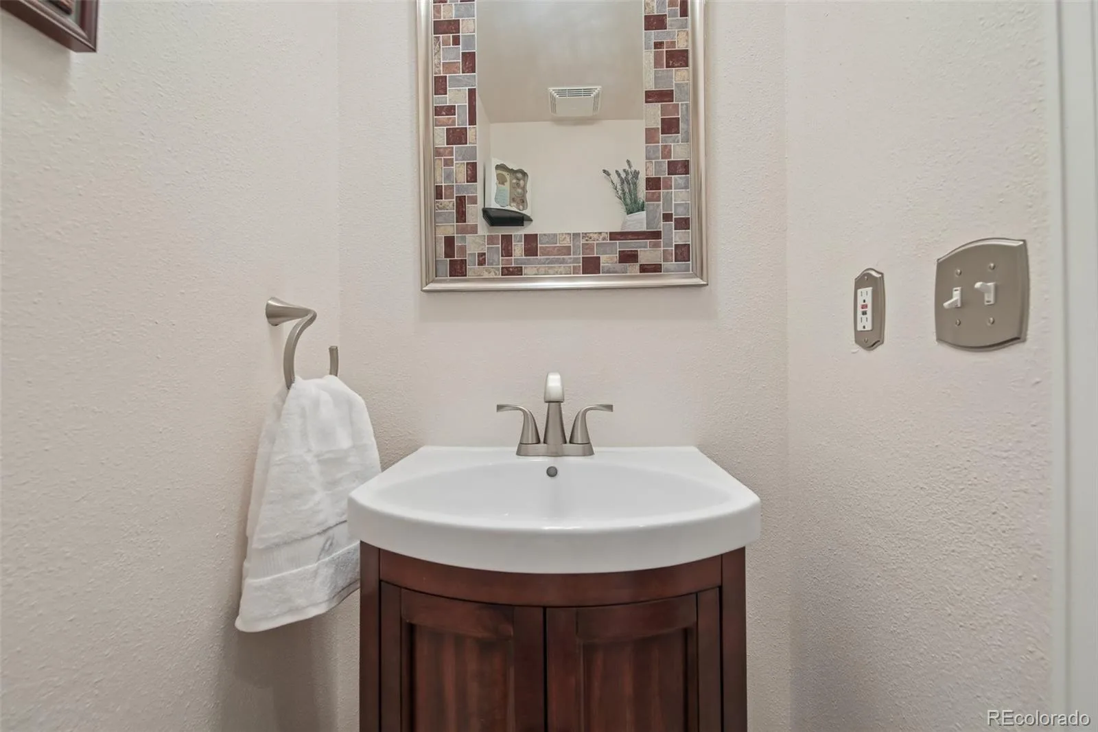 7586 S Cove Circle Centennial CO 80122 | MLS #REC2242708 08222026205921 1600 11