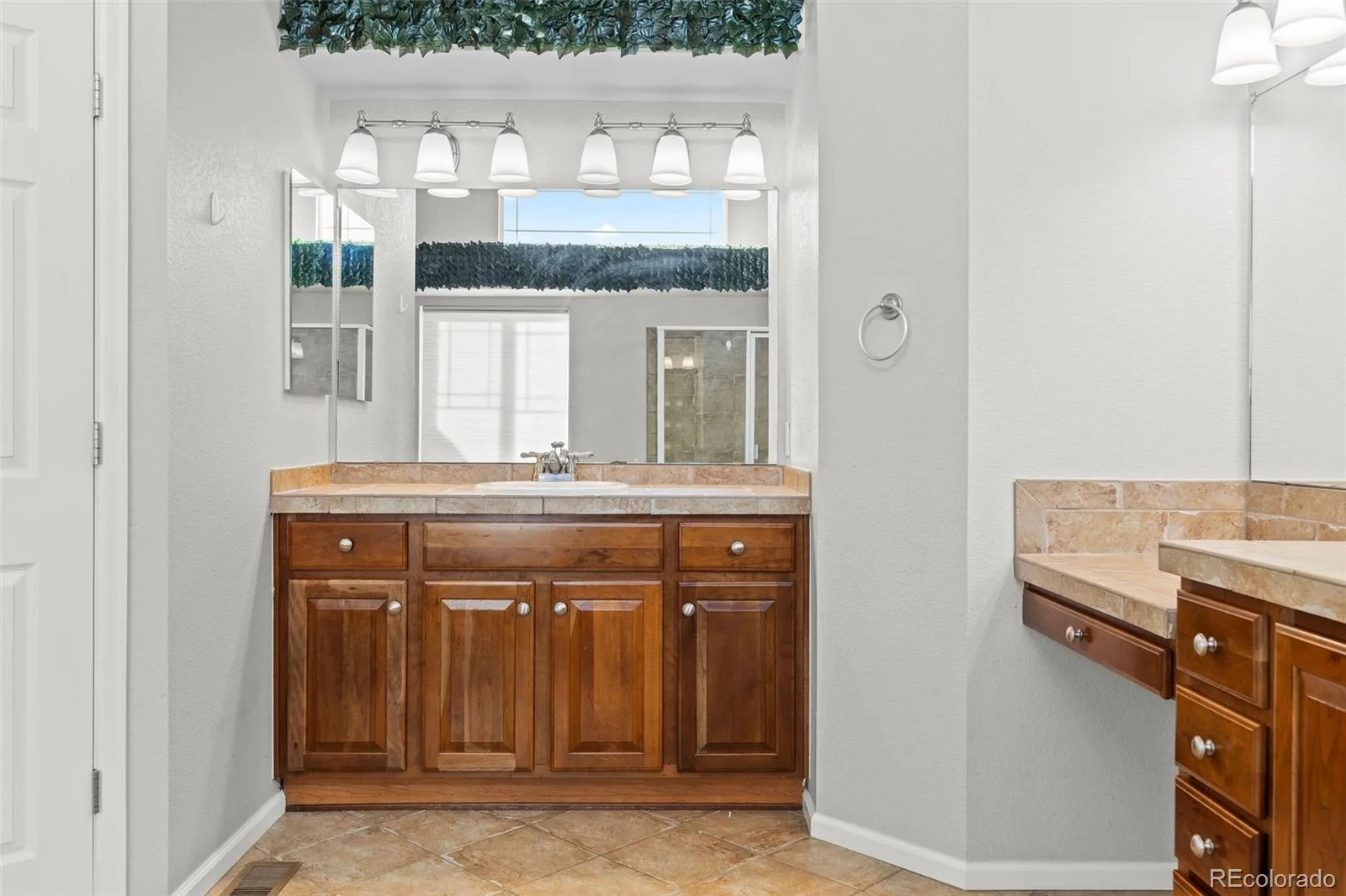 5365 S Haleyville Way Aurora CO 80016 | MLS #REC2244982 09232026095612 1600 22