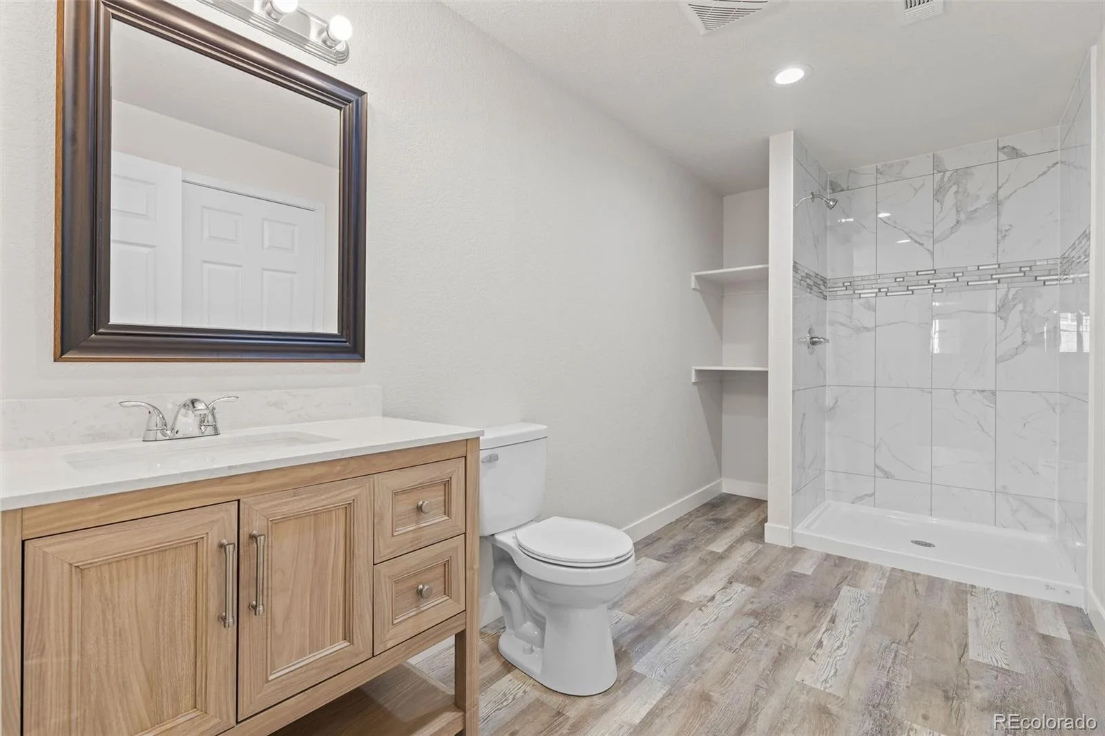 5365 S Haleyville Way Aurora CO 80016 | MLS #REC2244982 09232026095612 1600 25
