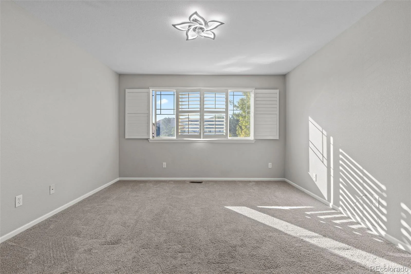 5365 S Haleyville Way Aurora CO 80016 | MLS #REC2244982 09232026095612 1600 27