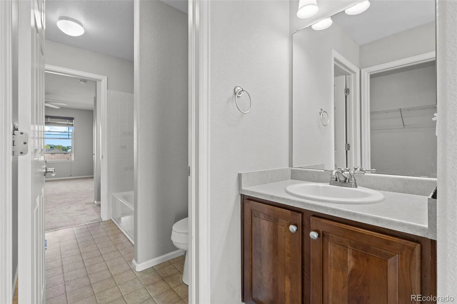 5365 S Haleyville Way Aurora CO 80016 | MLS #REC2244982 09232026095612 1600 33