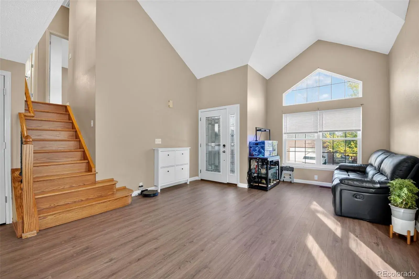 8274 S Ogden Circle Littleton CO 80122 | MLS #REC2245279 11102025220540 1600 2