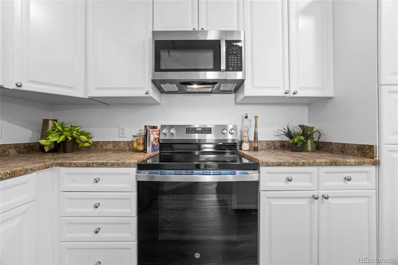 2210 S Vaughn Way #101 Aurora CO 80014 | MLS #REC2251831 08122026042451 1600 15