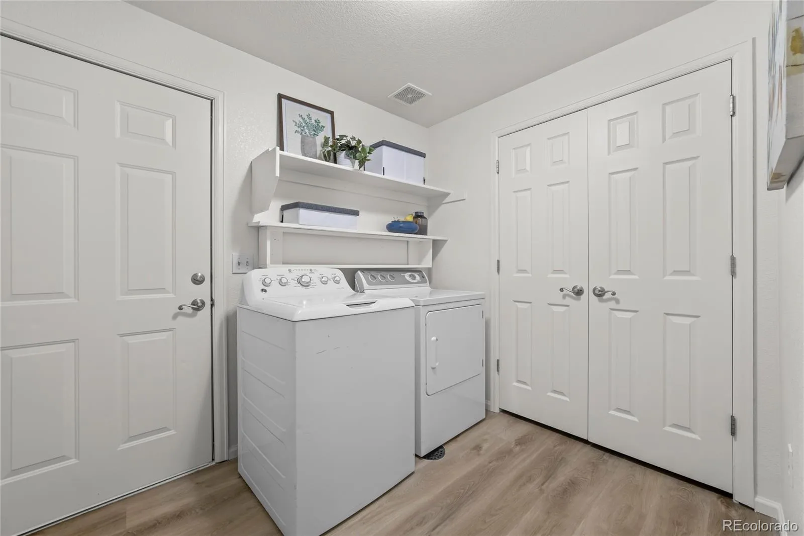 2210 S Vaughn Way #101 Aurora CO 80014 | MLS #REC2251831 08122026042451 1600 27