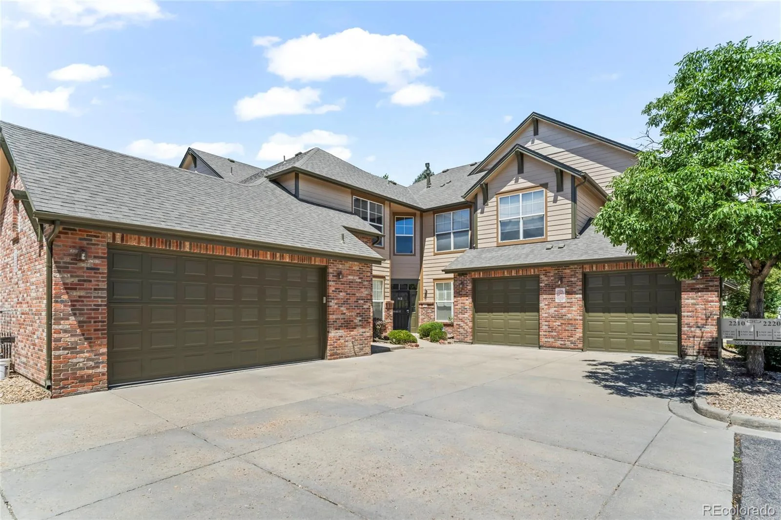 2210 S Vaughn Way #101 Aurora CO 80014 | MLS #REC2251831 08122026042451 1600 32