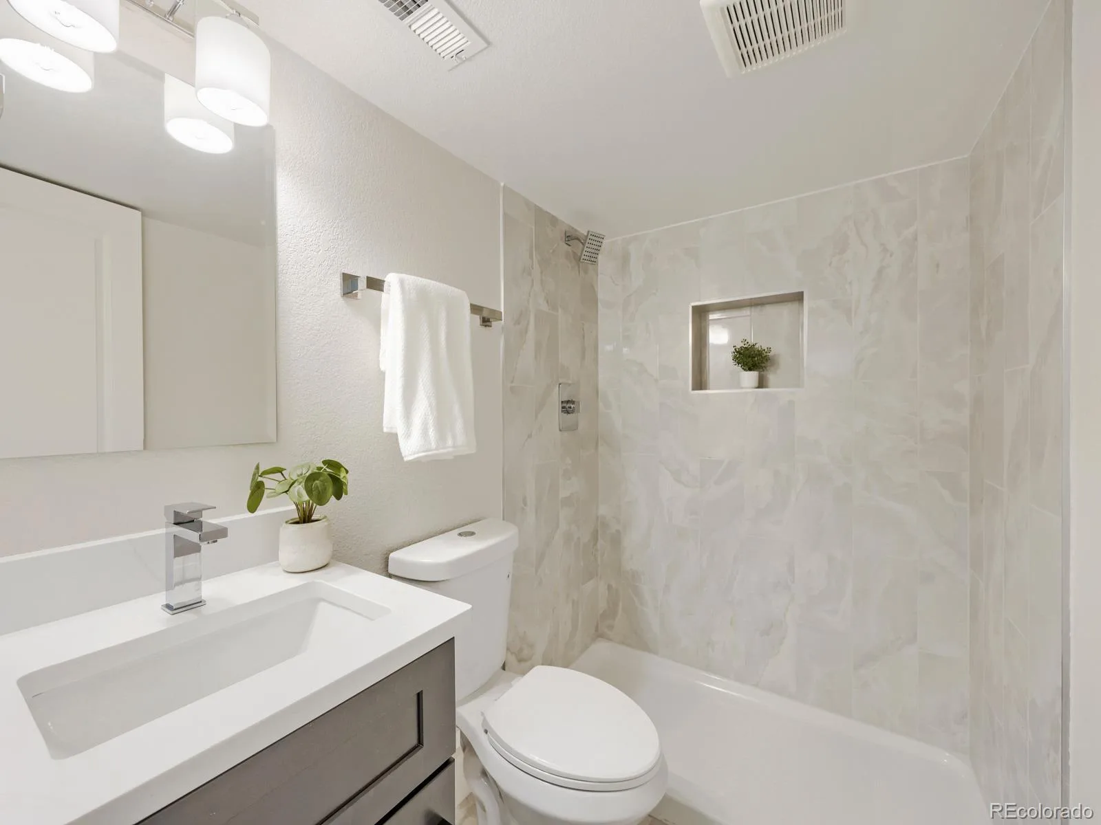 8937 W Woodard Drive Denver CO 80227 | MLS #REC2254720 09092026101847 1600 24