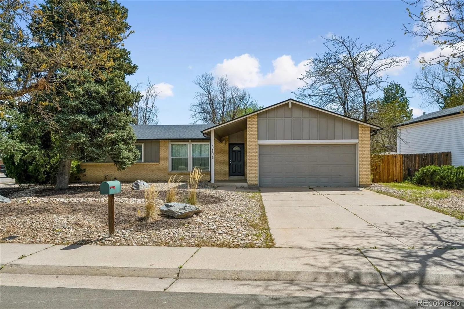 3106 S Olathe Way Aurora CO 80013 MLS #REC2259529 04232026155434 1600 0
