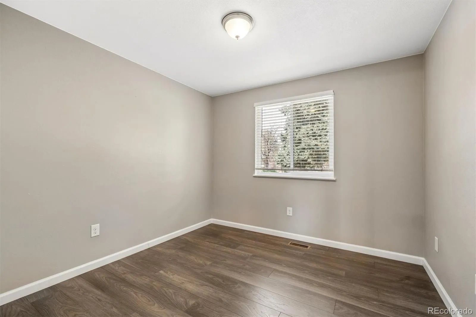 3106 S Olathe Way Aurora CO 80013 MLS #REC2259529 04232026155434 1600 14