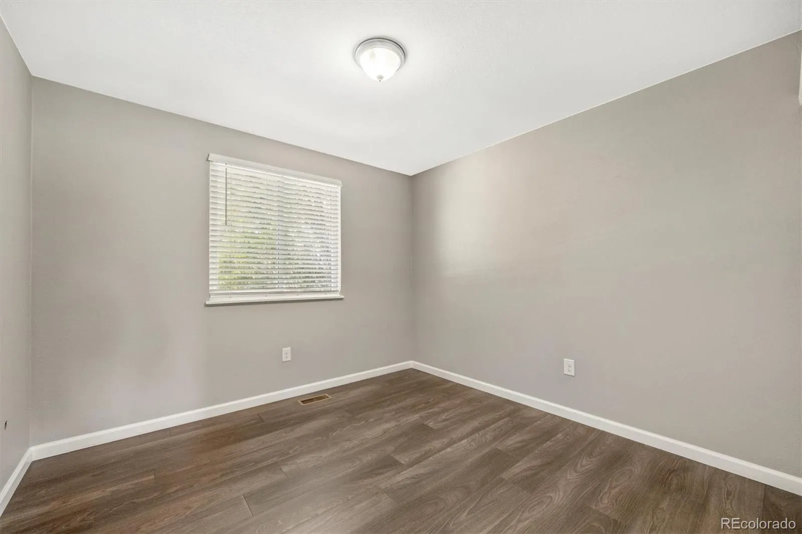 3106 S Olathe Way Aurora CO 80013 MLS #REC2259529 04232026155434 1600 16