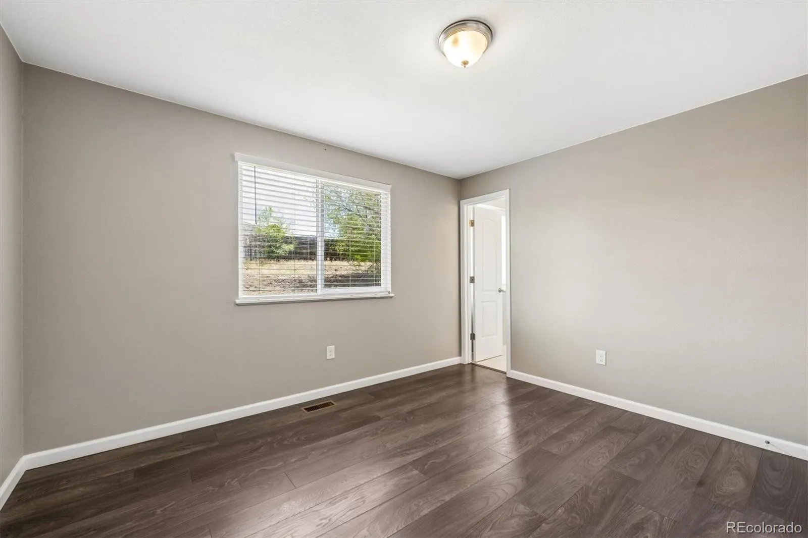 3106 S Olathe Way Aurora CO 80013 MLS #REC2259529 04232026155434 1600 18