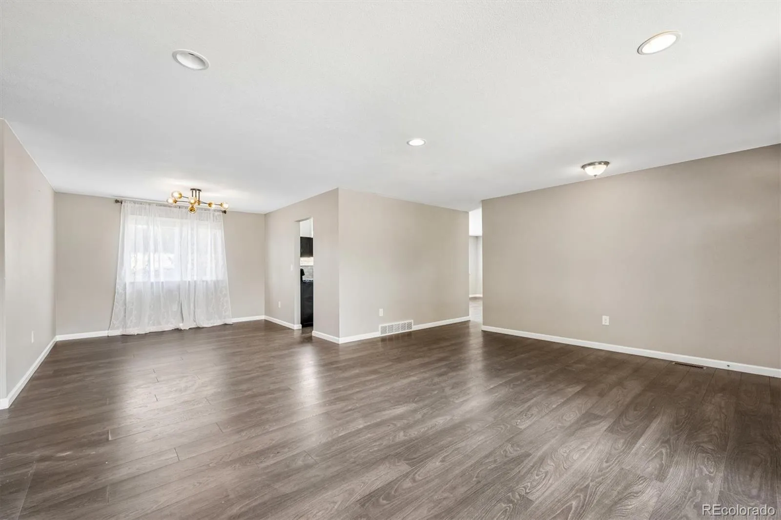 3106 S Olathe Way Aurora CO 80013 MLS #REC2259529 04232026155434 1600 4