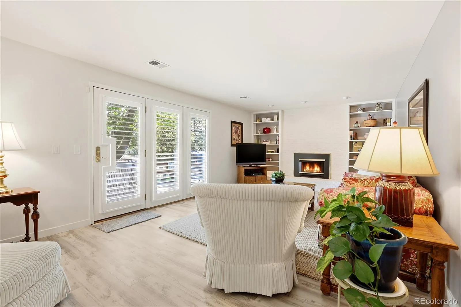 3945 S Willow Way Denver CO 80237 MLS #REC2267041 05232026092331 1600 14