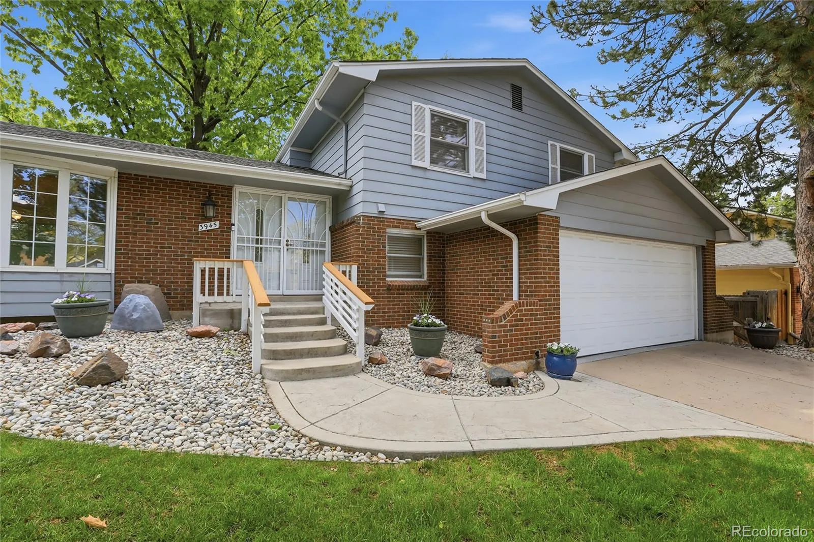 3945 S Willow Way Denver CO 80237 MLS #REC2267041 05232026092331 1600 3