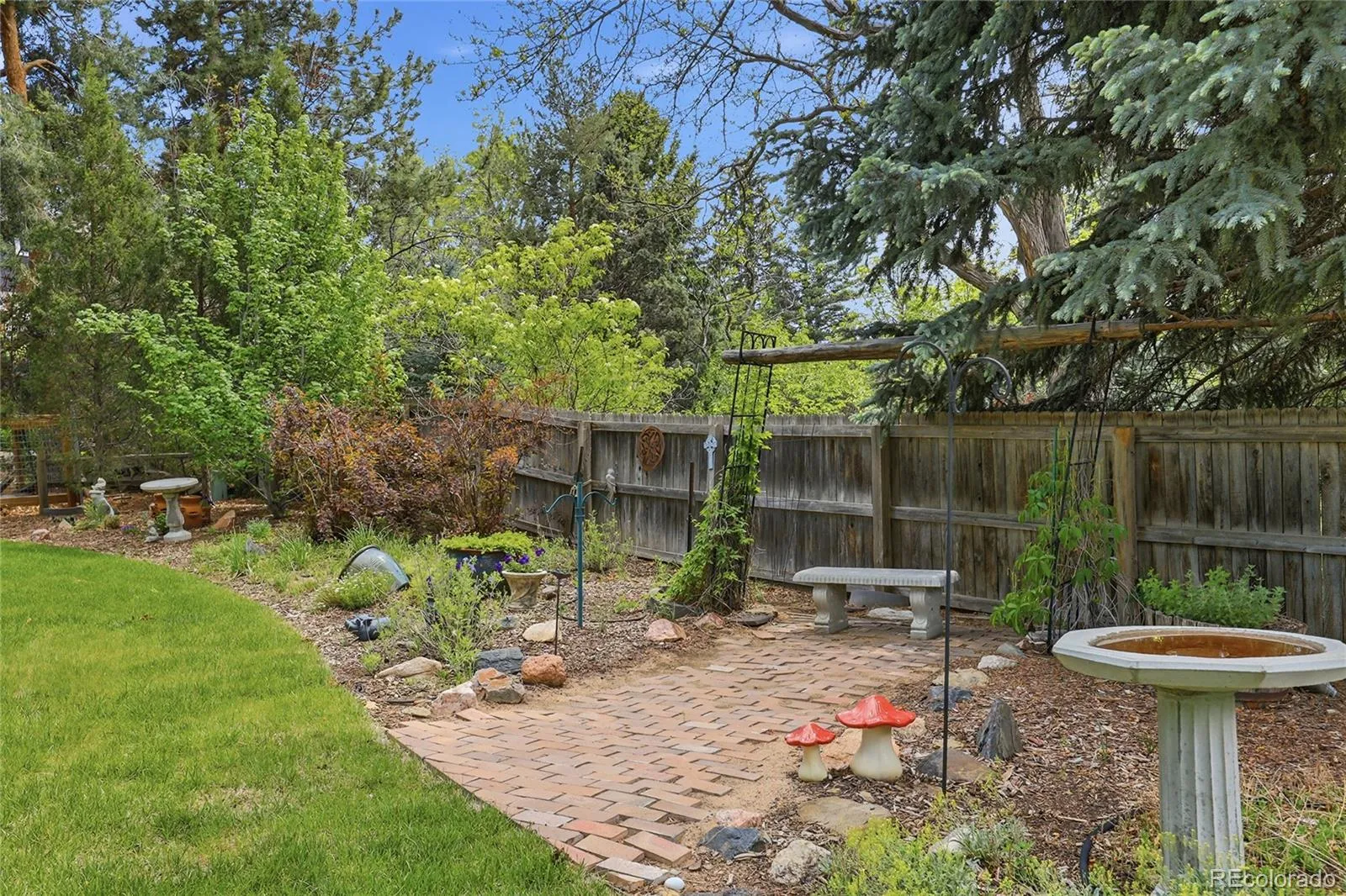 3945 S Willow Way Denver CO 80237 MLS #REC2267041 05232026092331 1600 32