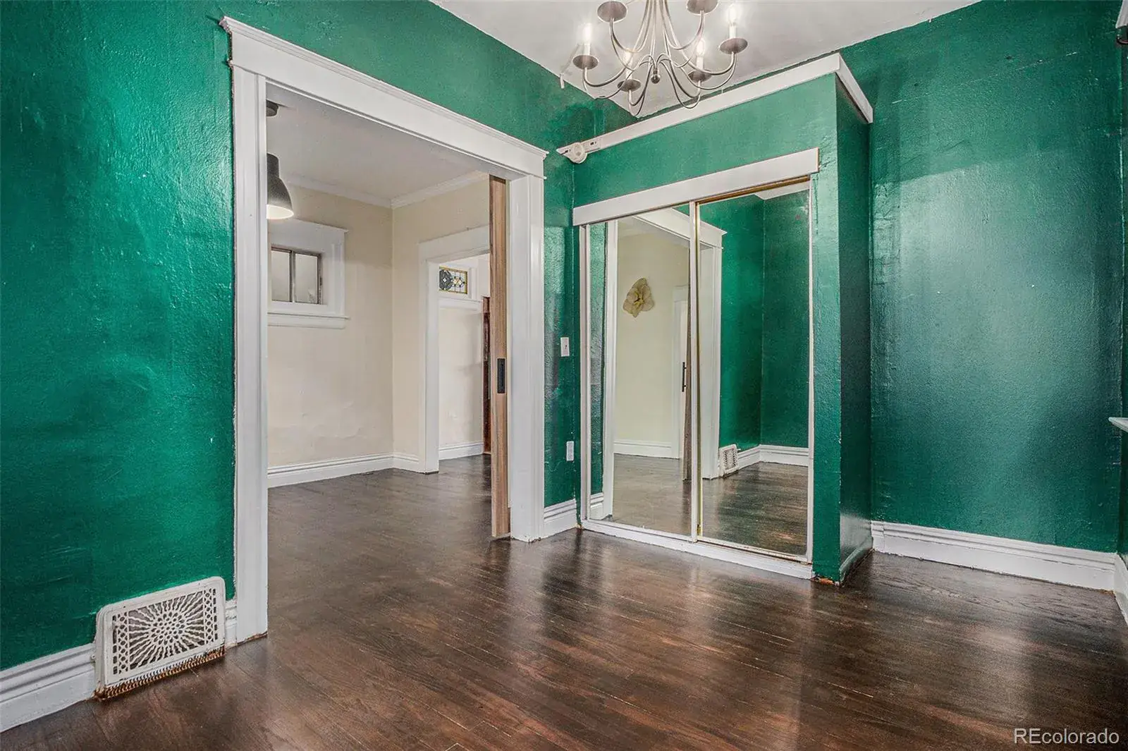 12062025003838 1600 10