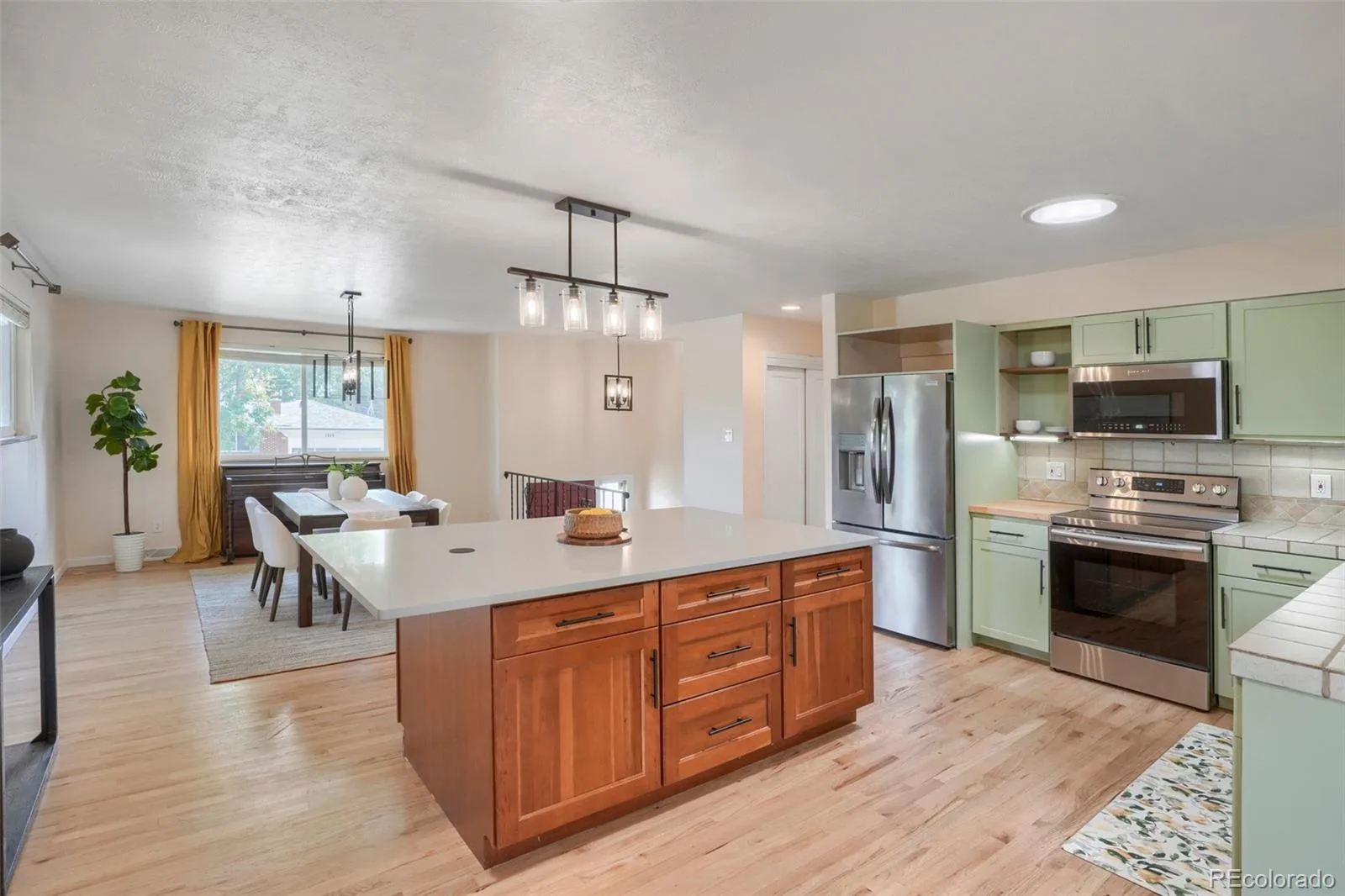 1323 S Dudley Street Lakewood CO 80232 | MLS #REC2275418 10092026170133 1600 19