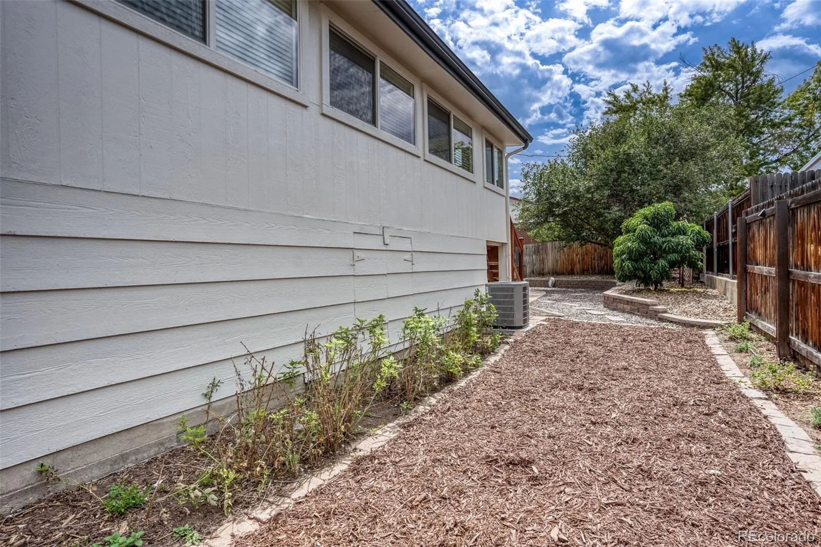 1323 S Dudley Street Lakewood CO 80232 | MLS #REC2275418 10092026170133 1600 40