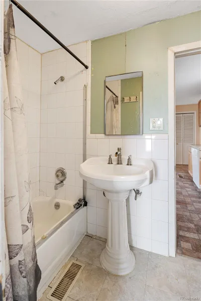 2233 S Fox Street Denver CO 80223 MLS #REC2276005 06092026023824 800 9