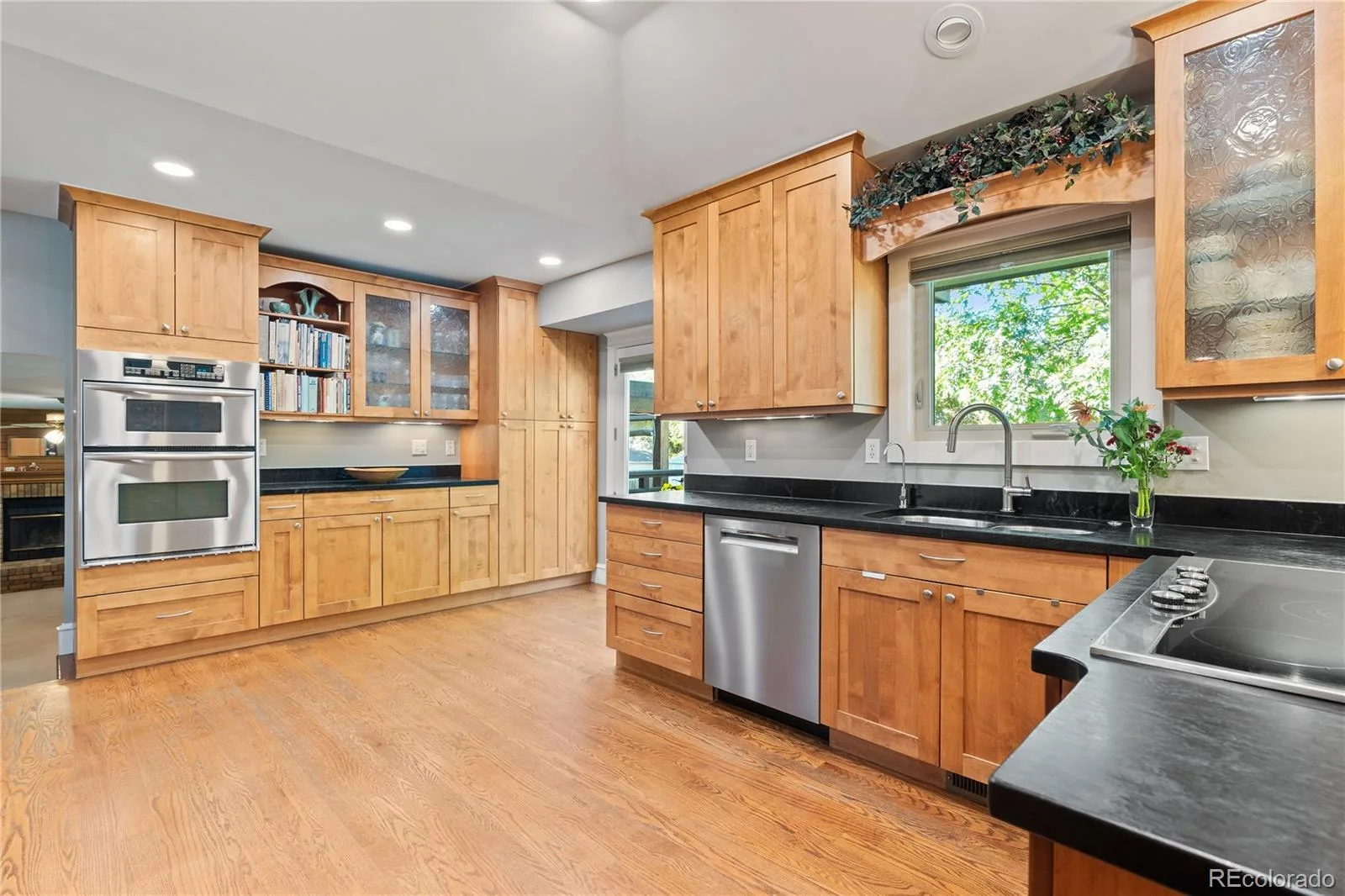 6965 Independence Street Arvada CO 80004 MLS #REC2276403 06102026032510 1600 14