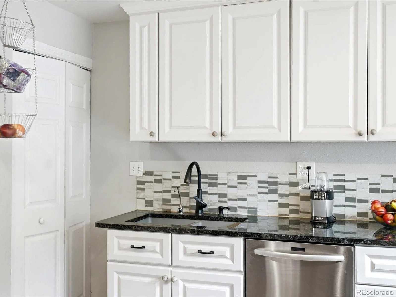 7 Periwinkle Littleton CO 80127 | MLS #REC2285893 08012026020441 1600 9