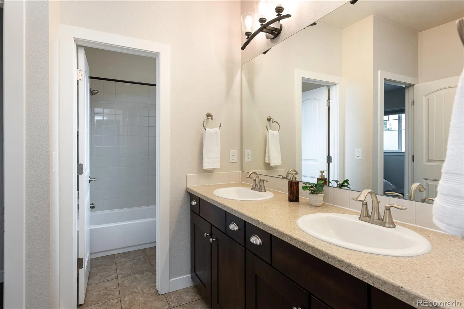 6888 S Riverwood Way Aurora CO 80016 MLS #REC2286192 06102026032544 1600 24