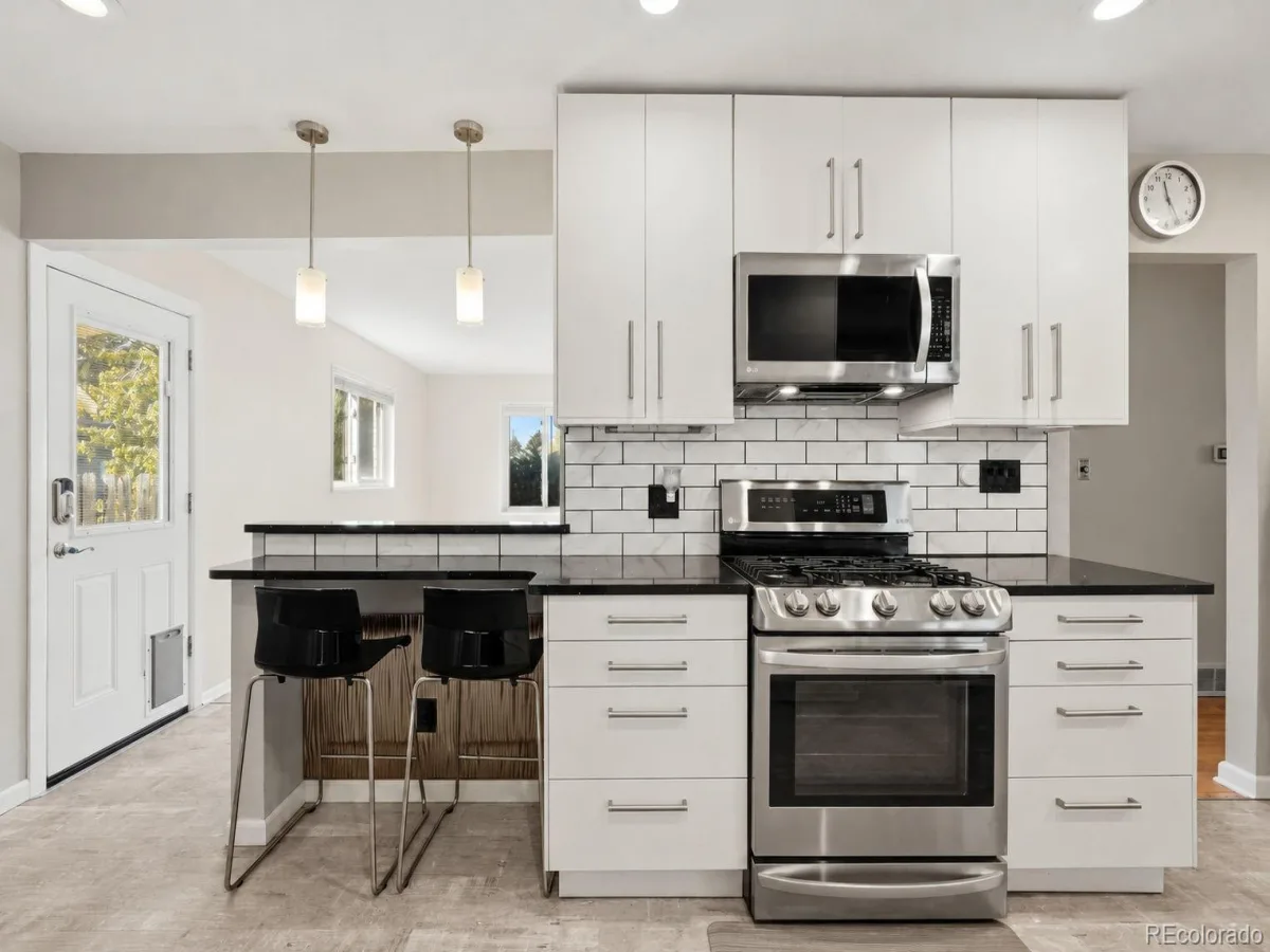 194 S Reed Street Lakewood CO 80226 | MLS #REC2290304 10132026191247 1200 8