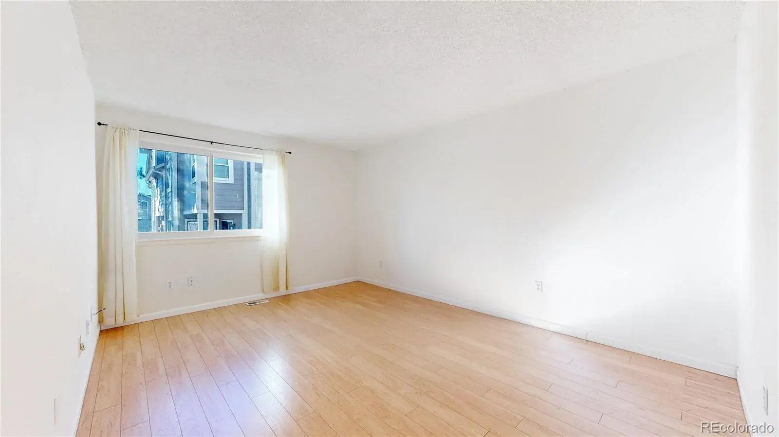 4320 S Andes Way #102 Aurora CO 80015 MLS #REC2295199 01172026212359 1600 14