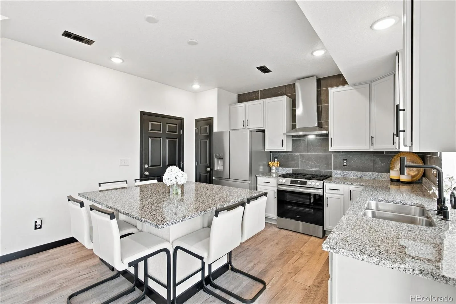 26236 E Byers Place Aurora CO 80018 | MLS #REC2303722 08282026154750 1600 12
