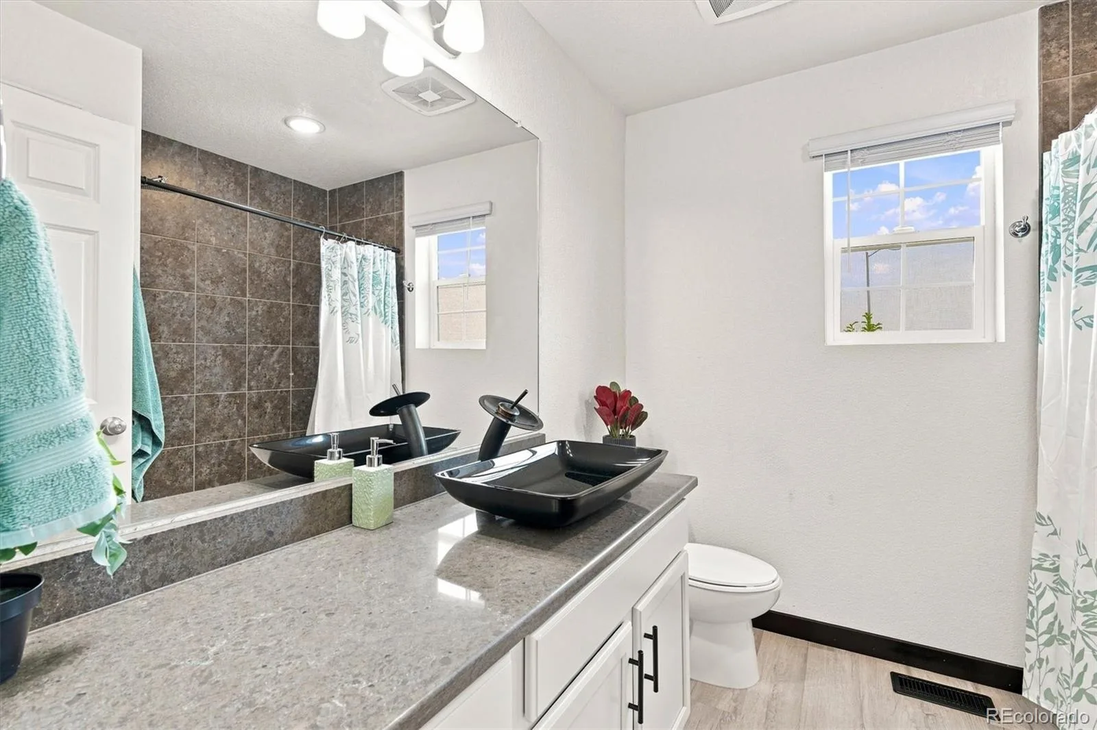26236 E Byers Place Aurora CO 80018 | MLS #REC2303722 08282026154750 1600 28