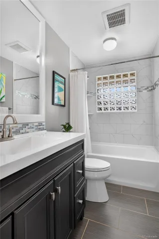 7650 S Kit Carson Drive Centennial CO 80122 MLS #REC2305668 07082026123103 640 24