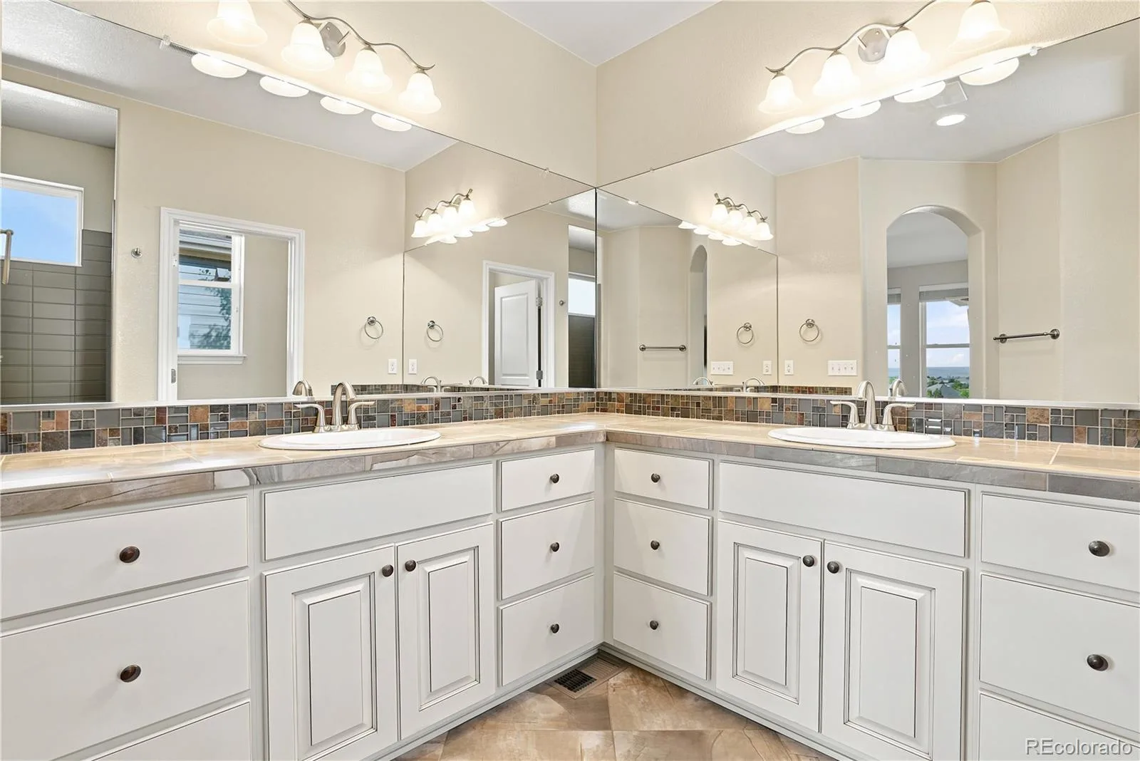 13881 W 87th Drive Arvada CO 80005 | MLS #REC2308699 08012026090404 1600 32