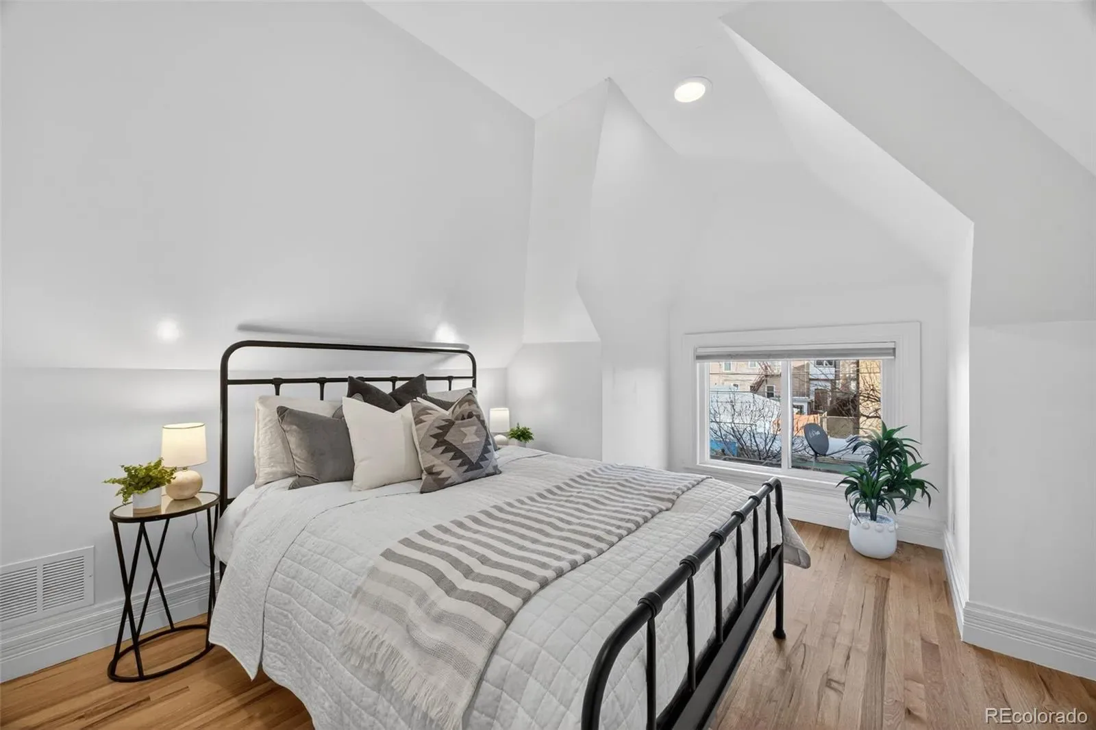 03262026003547 1600 18