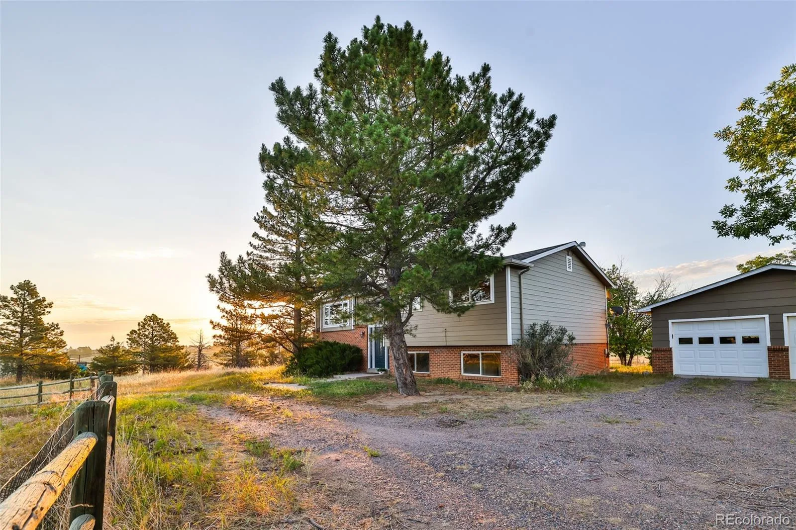41820 Madrid Drive Parker CO 80138 | MLS #REC2312888 07242026061449 1600 43