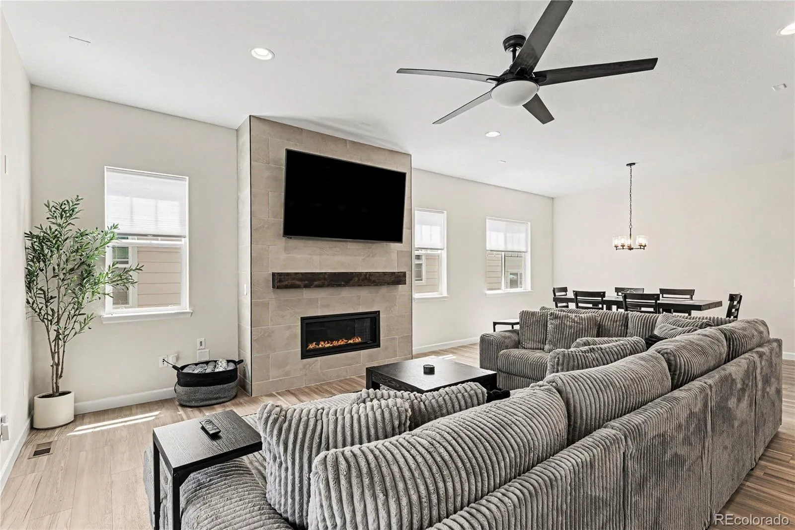 4044 Haleyville Court Aurora CO 80019 MLS #REC2313295 05152026210949 1600 8