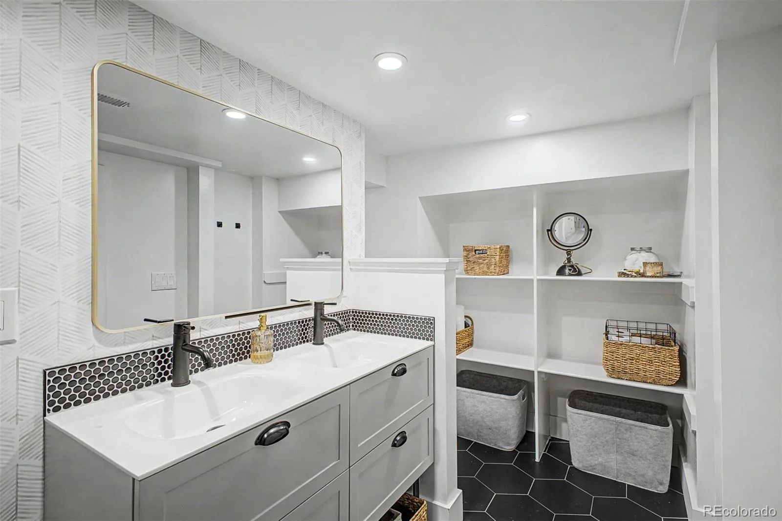 2051 S Sherman Street Denver CO 80210 | MLS #REC2317497 09242026112203 1600 31