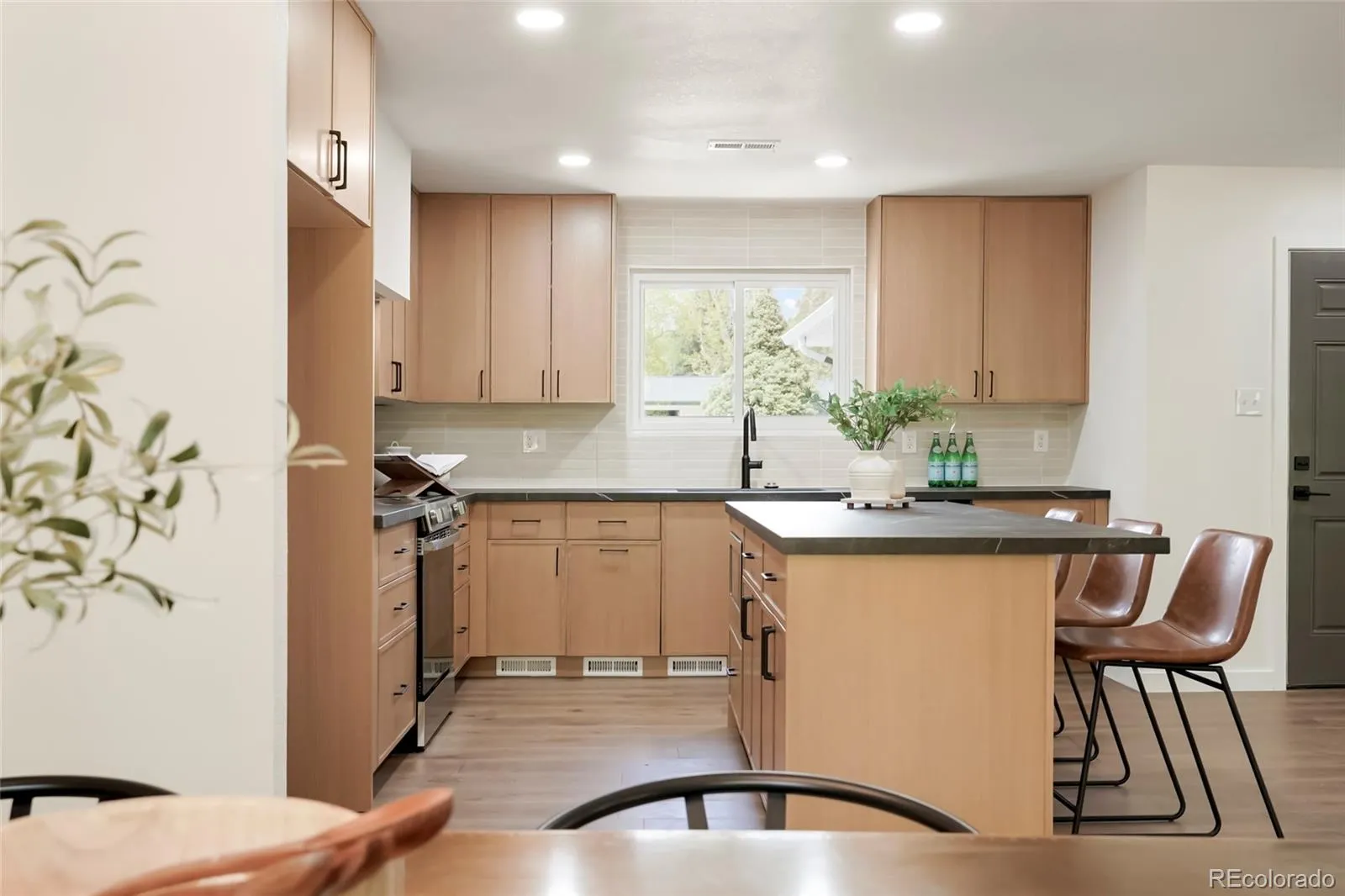 3352 Vivian Drive Wheat Ridge CO 80033 MLS #REC2317777 05192026165457 1600 10