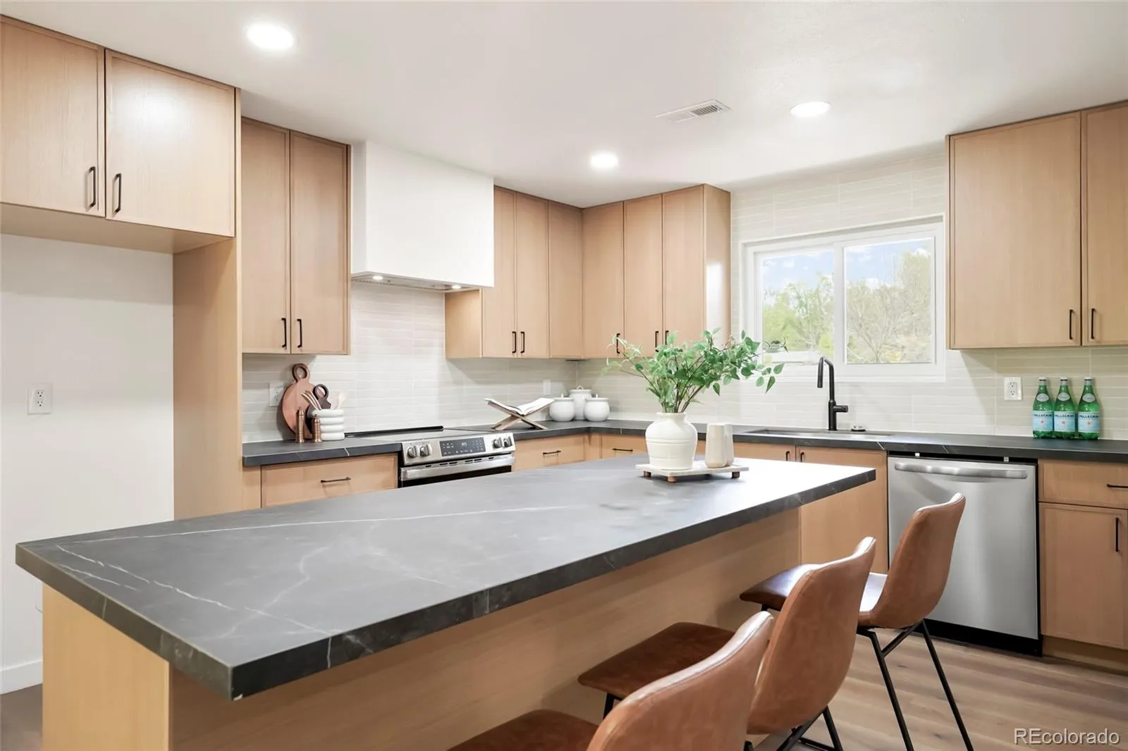 3352 Vivian Drive Wheat Ridge CO 80033 MLS #REC2317777 05192026165457 1600 11