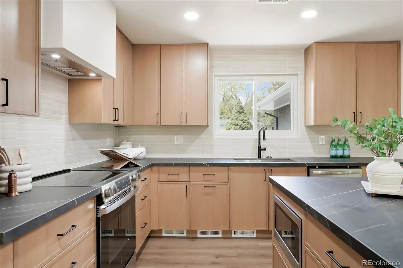 3352 Vivian Drive Wheat Ridge CO 80033 MLS #REC2317777 05192026165457 1600 6