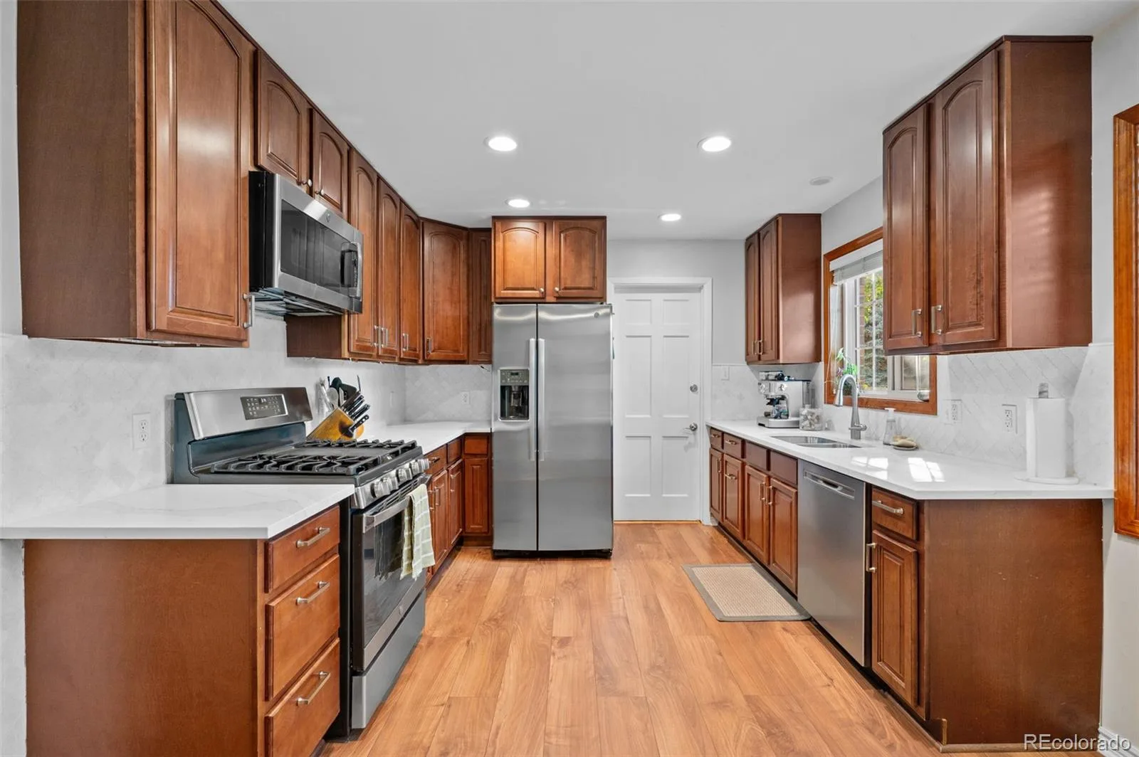 6551 S Williams Circle Centennial CO 80121 | MLS #REC2325372 10102026040051 1600 11