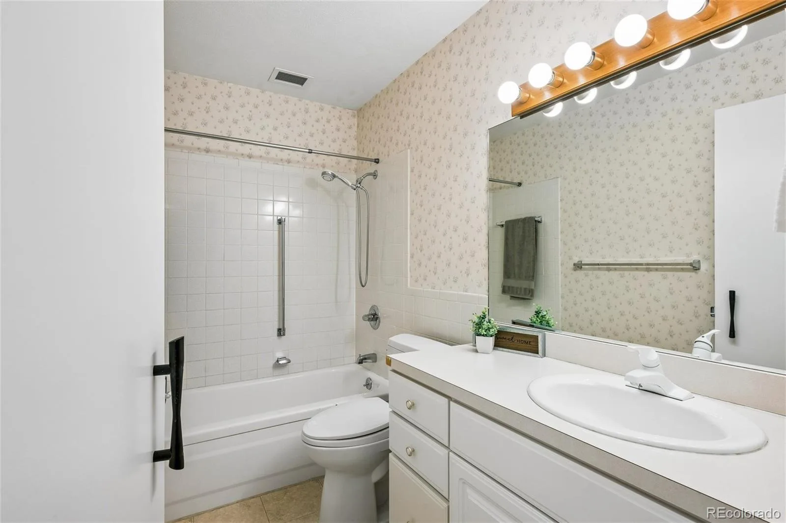 650 S Clinton Street #5D Denver CO 80247 MLS #REC2335464 07222026042154 1600 18