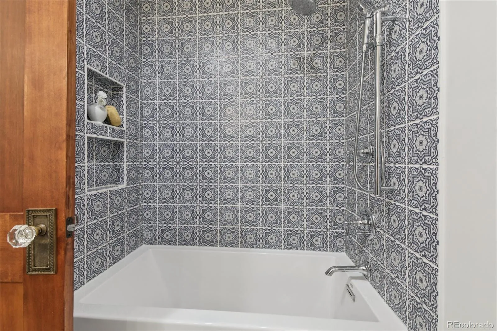 04152026215604 1600 21