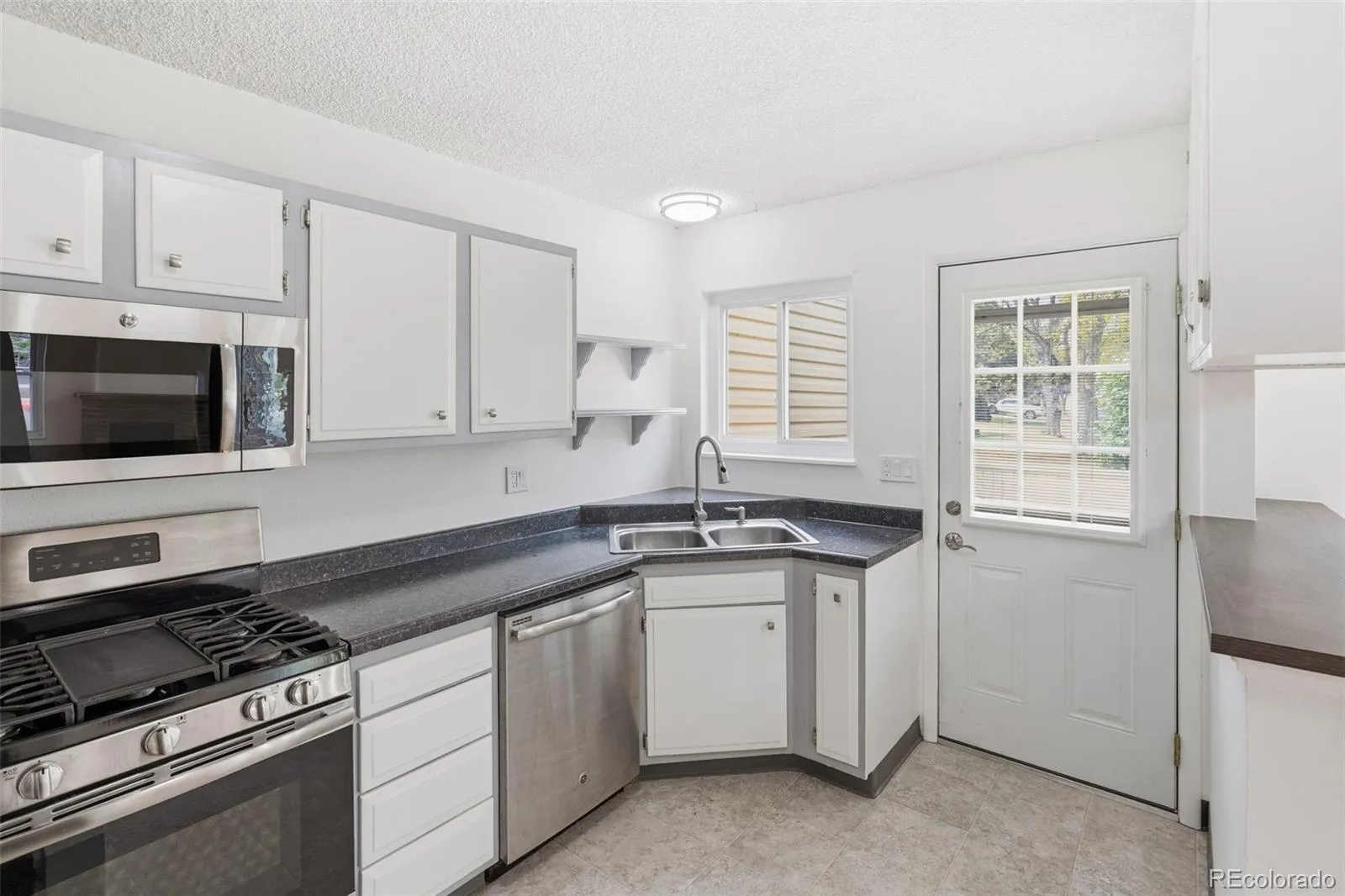 1719 S Lee Street #D Lakewood CO 80232 | MLS #REC2338886 05202026194238 1600 10