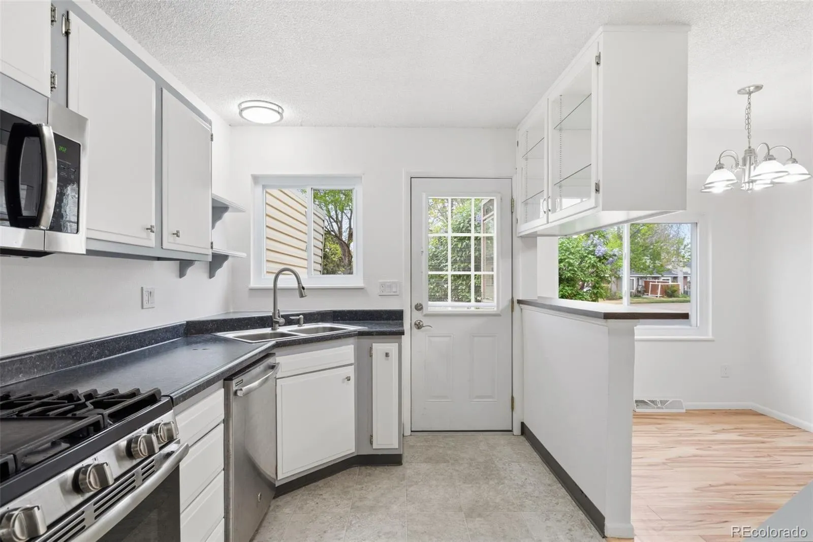 1719 S Lee Street #D Lakewood CO 80232 | MLS #REC2338886 05202026194238 1600 12